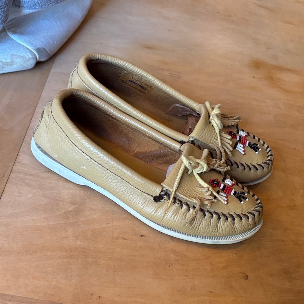Minnetonka Thunderbird Moccasins with Beaded Bird Design - Picture 6 of 7